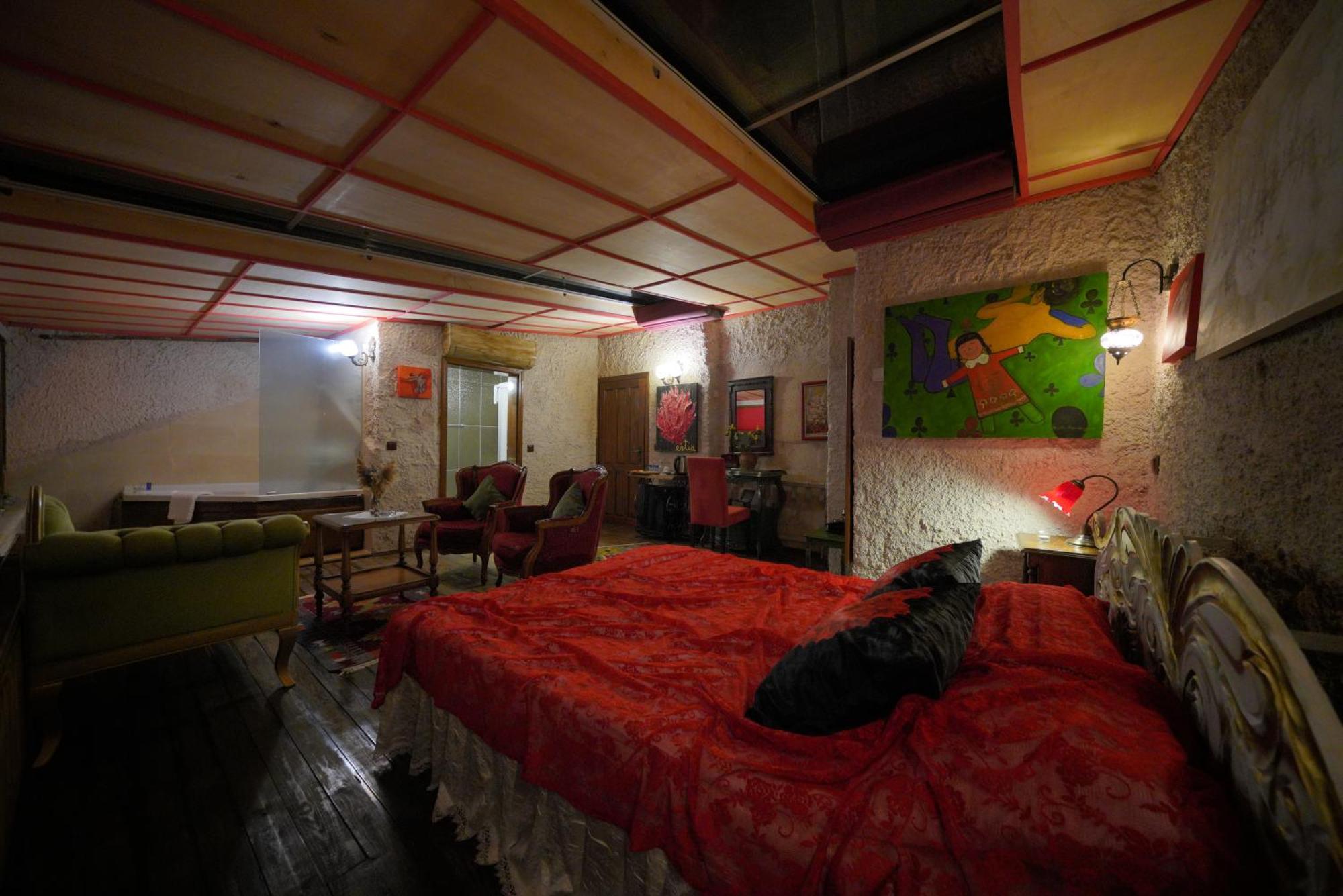 Karlik Evi - Special Category אוצ'יסר