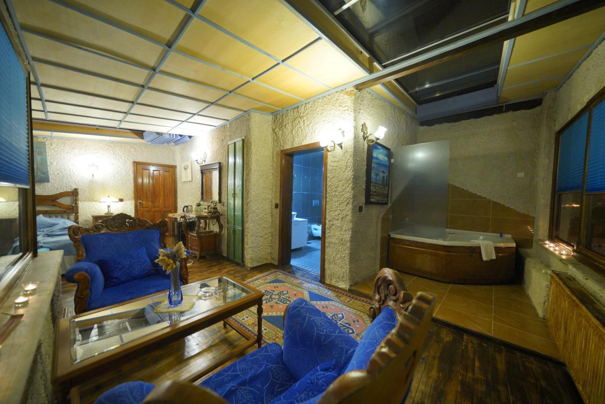 Karlik Evi - Special Category
